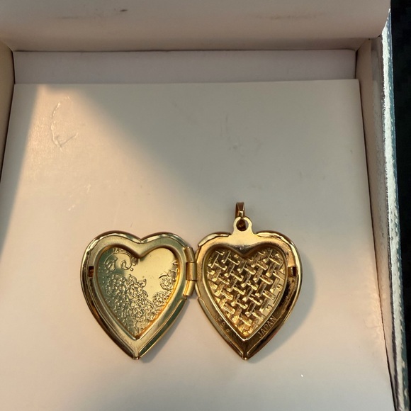Gold Heart Locket Pendant - Picture 2 of 2